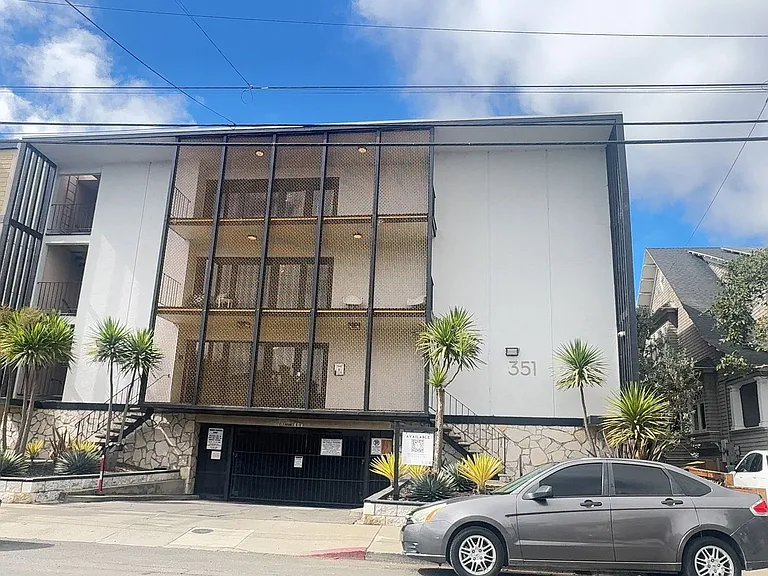 351 Lester Ave — Photo 2