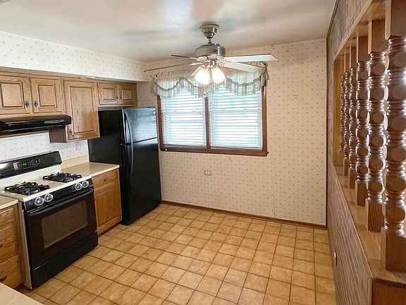 5th image of 4634 Scott St