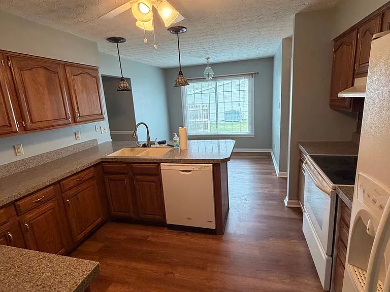 711 Marlin Ln — Photo 6