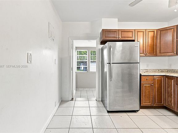 5th image of 126 SE 4th St
