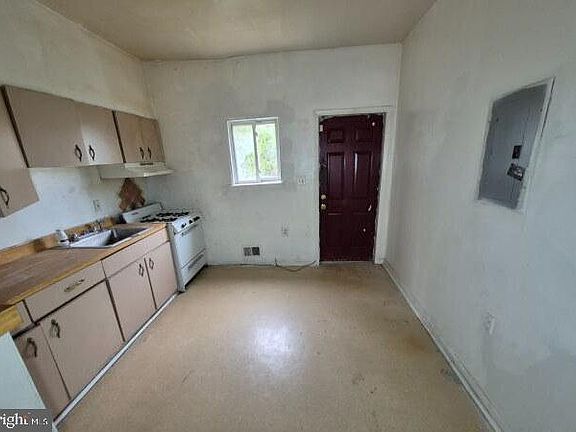 5th image of 1832 Hope St