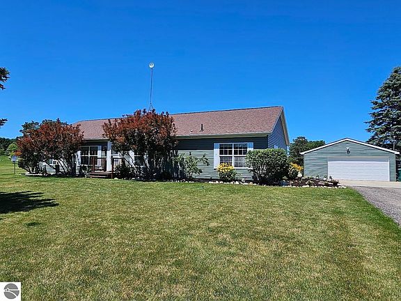 3rd image of 5557 E Pleasant Valley Rd