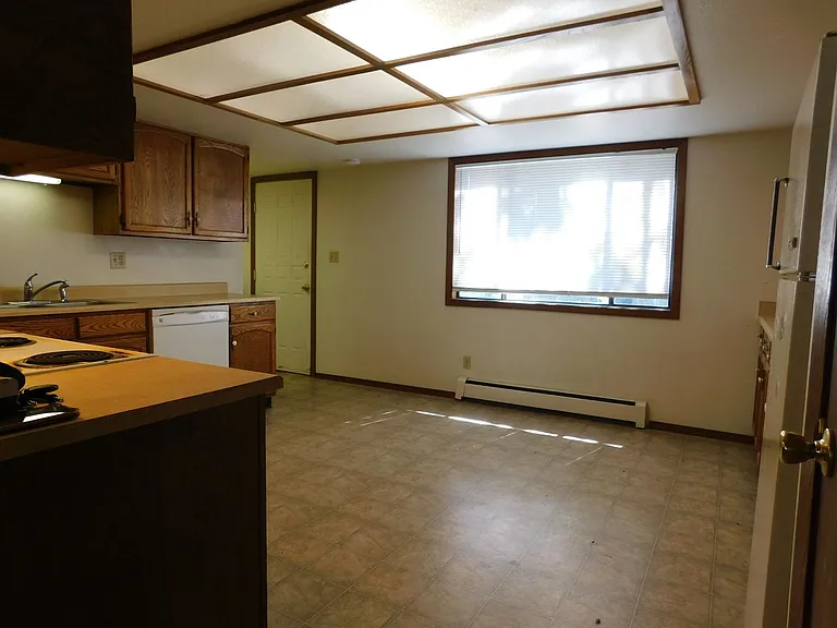 568 Dawn Ct — Photo 5