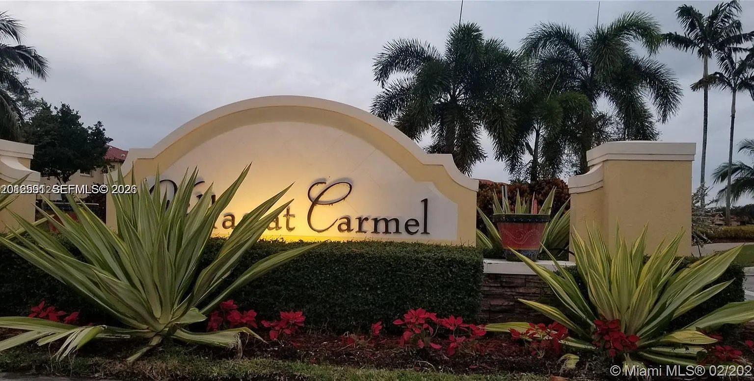 Villas At Carmel Condo No — Photo 1