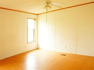 9621 Clearcrest Dr, Ozawkie, KS 66070