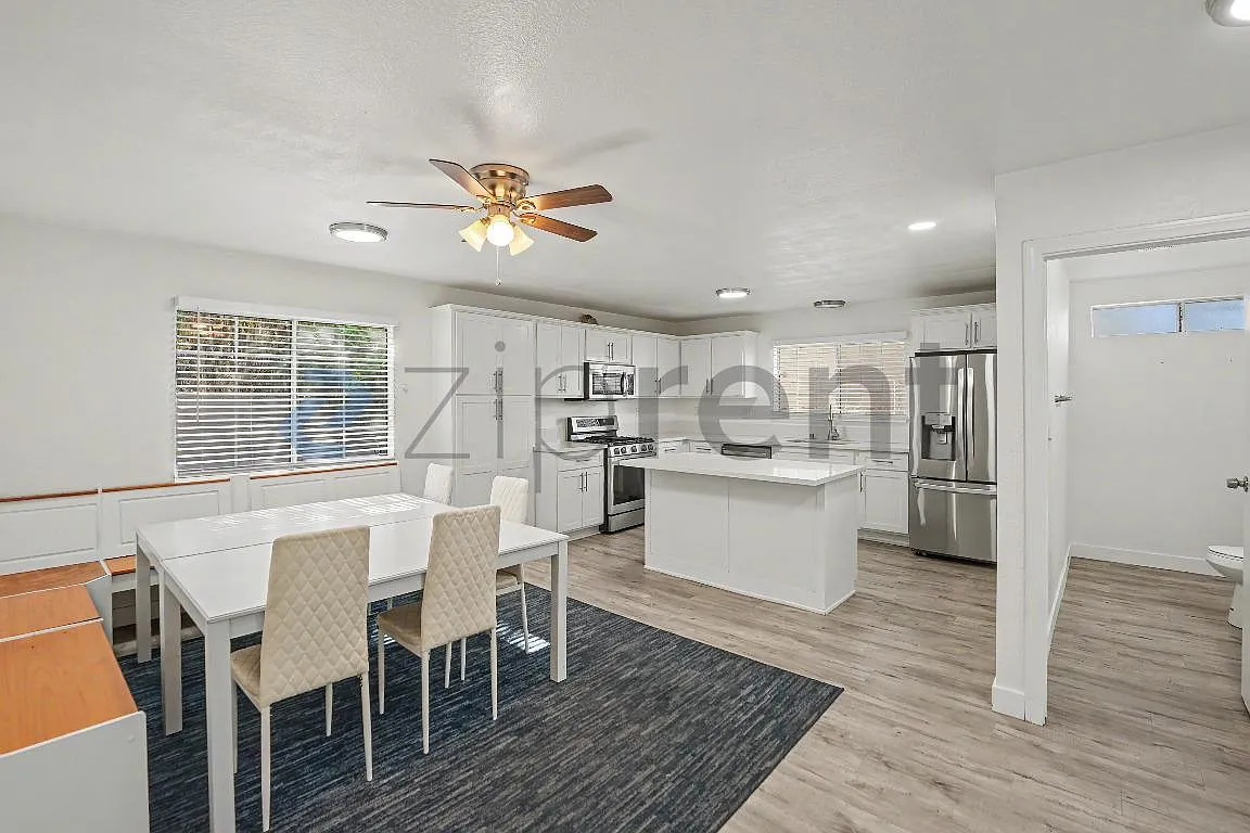 4 bed, 2300 sqft, $4,995 — Photo 4