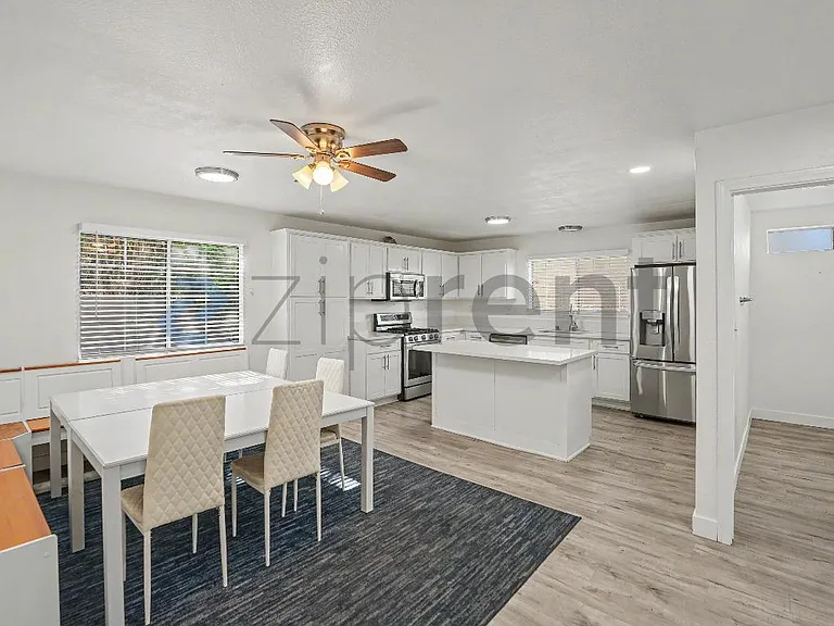 927 Freeman Ave — Photo 4