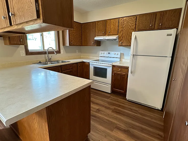 404 Whispering Ln — Photo 15
