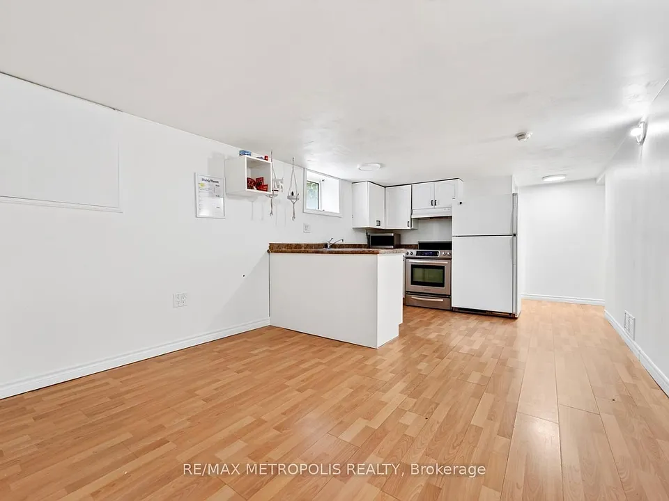 312 Palmerston Ave #BASEMENT