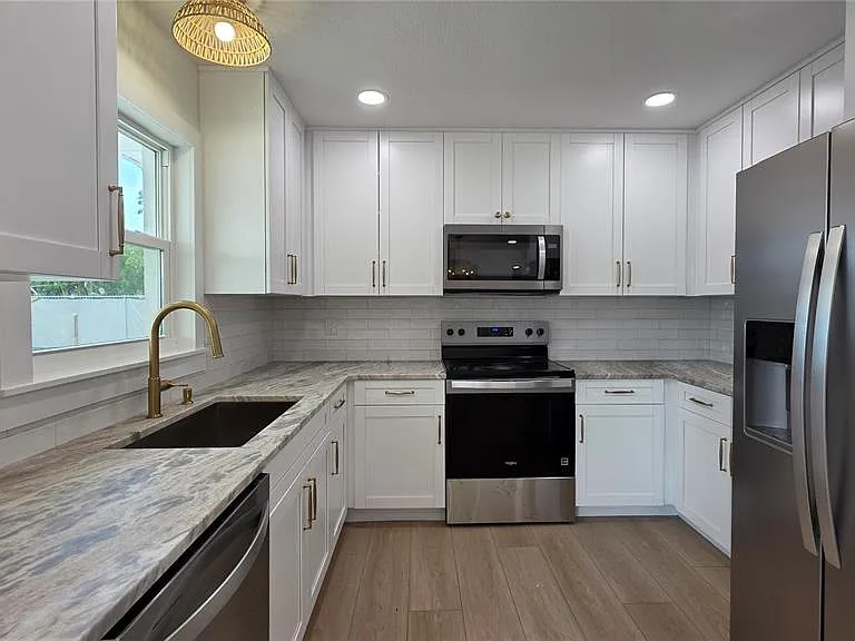 6817 11th Ave NW — Photo 3