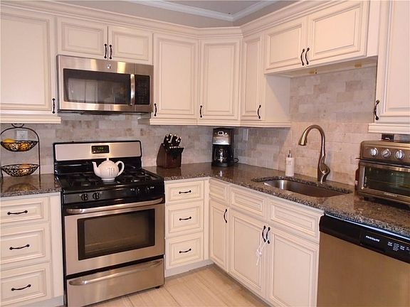 3rd image of 378 Fruit Hill Ave