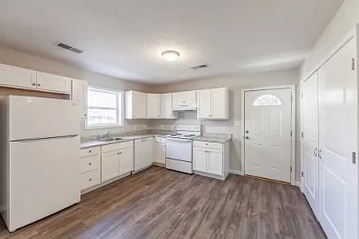 121 Saint George Ave — Photo 7