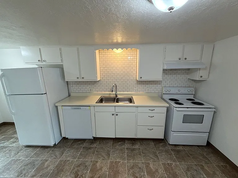 926 SE Uglow Ave #2 — Photo 6