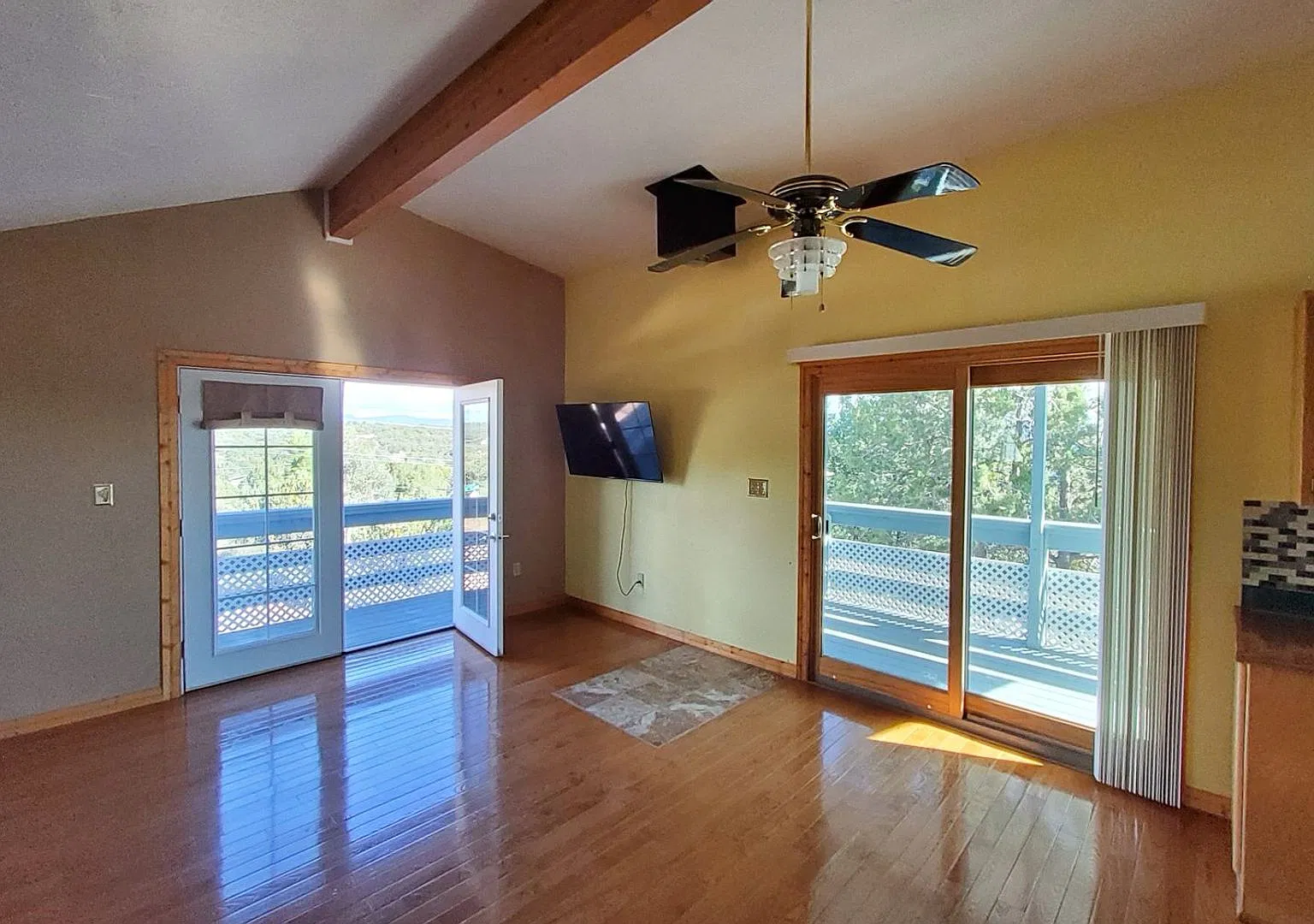 Spacious Unfurnished Studio with Mogollon Rim Views — Photo 3