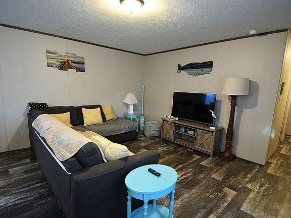 3rd image of 205 Sequoia Dr