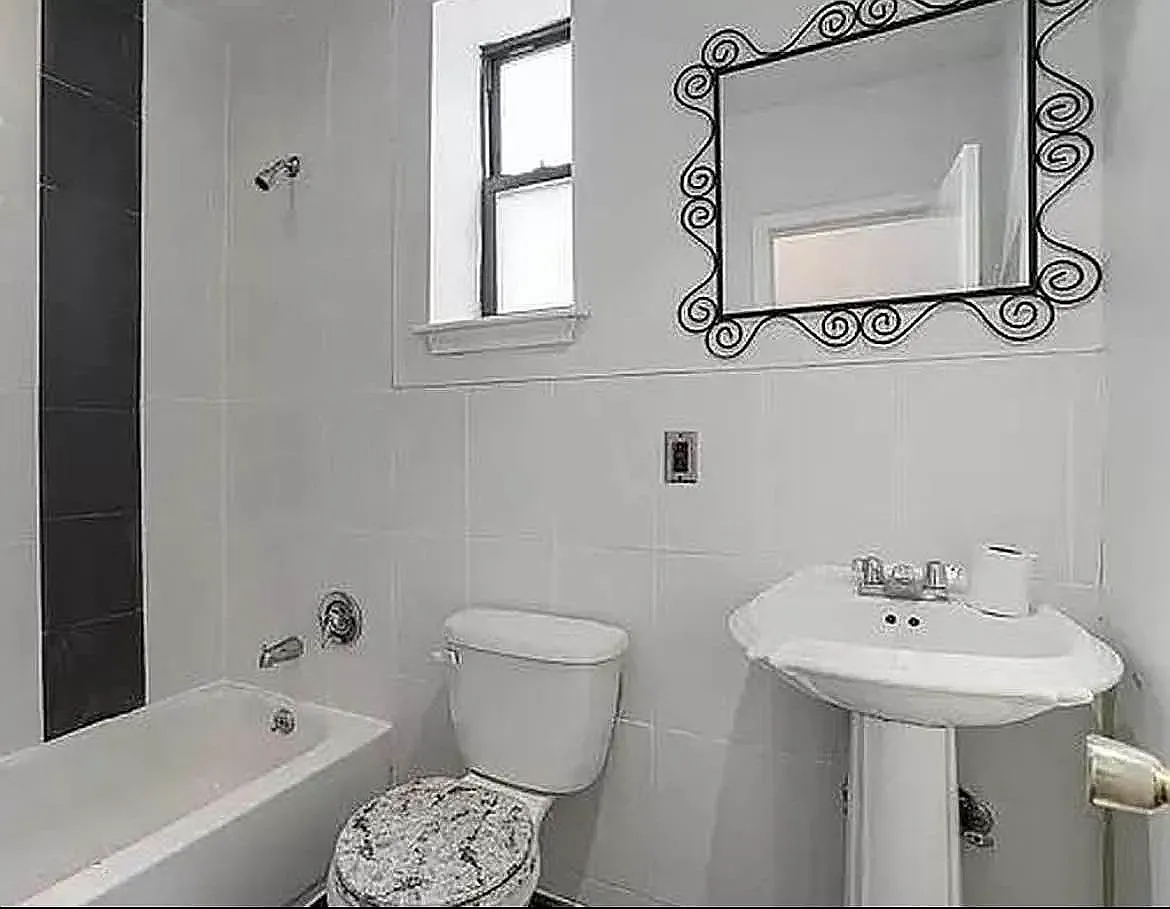 913 Saint John's Place — Photo 3