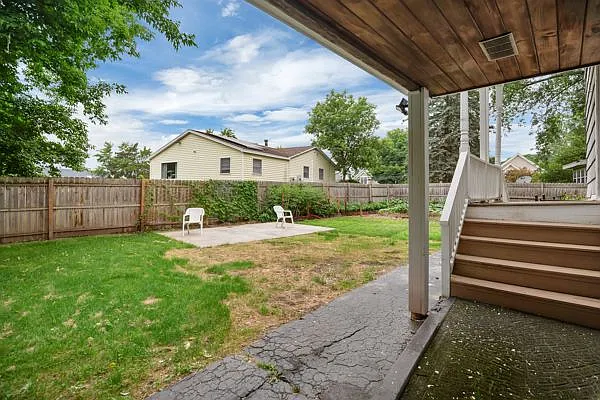 2139 Foster Ave — Photo 30
