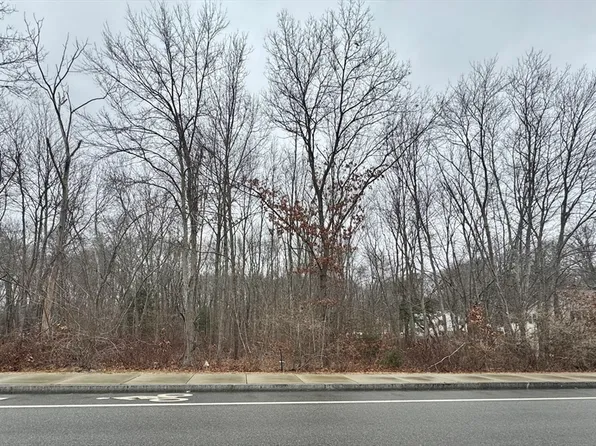 36 Lake Pkwy, Webster, MA 01570