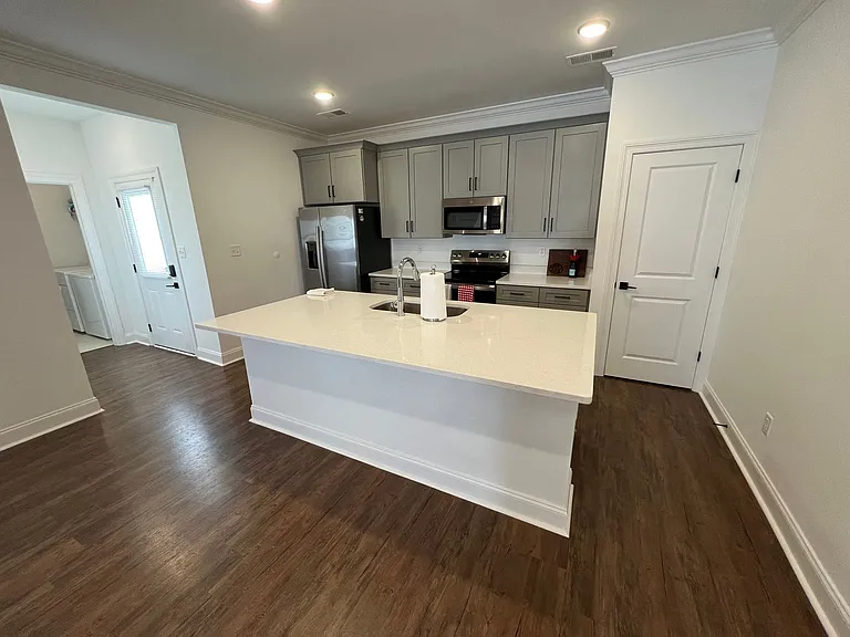 662 Cottage Grove Cir — Photo 8