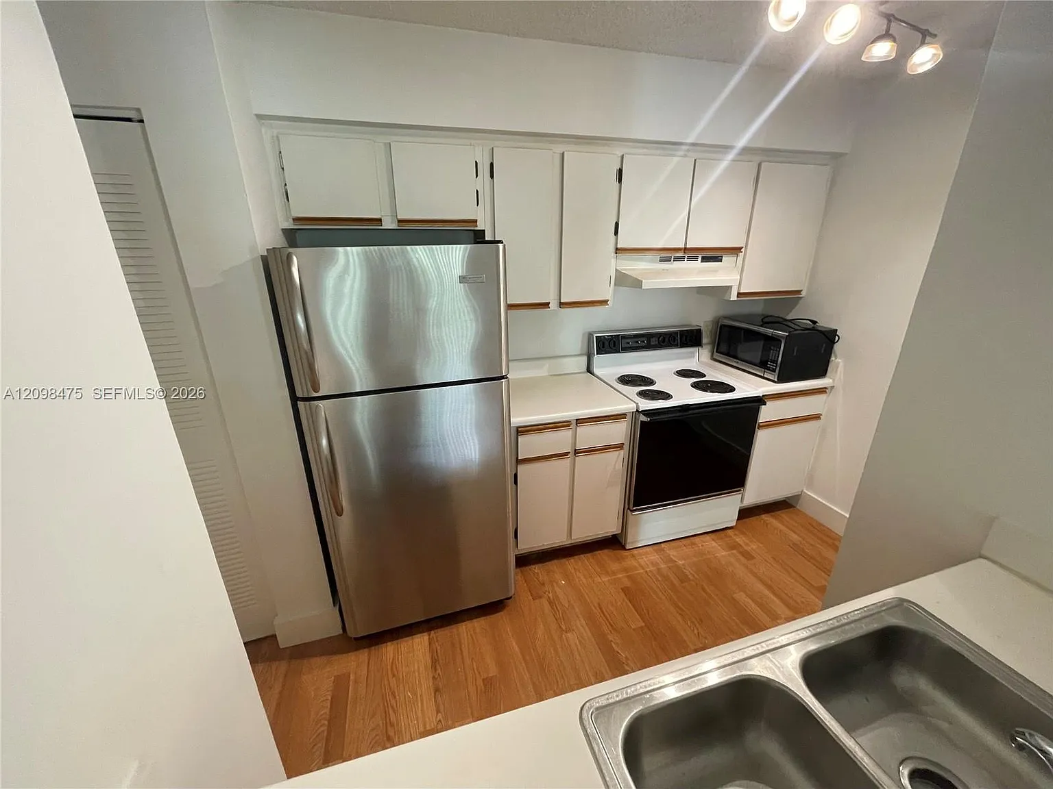 Hollywood Parc Condo — Photo 2