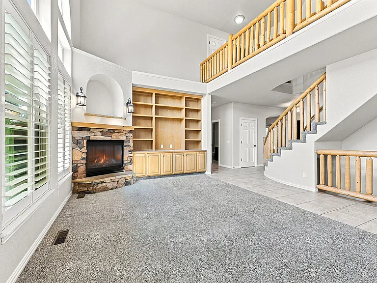 2425 Vanreen Dr — Photo 10