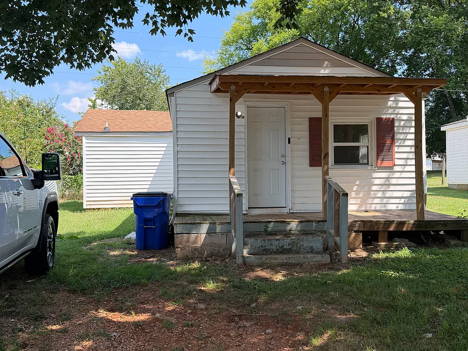 105 Main St