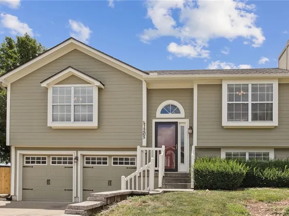 1205 Birch Dr, Greenwood, MO 64034