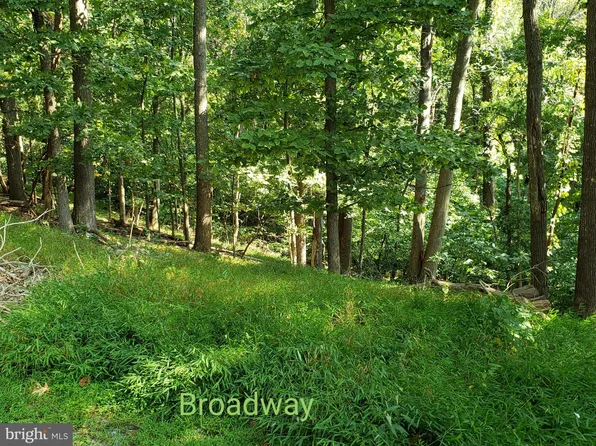 26 Stecher Ct, Linden, VA 22642