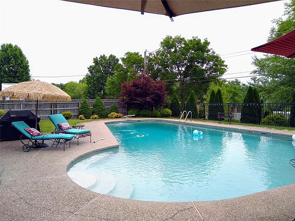 4th image of 4230 Sunnyview Dr