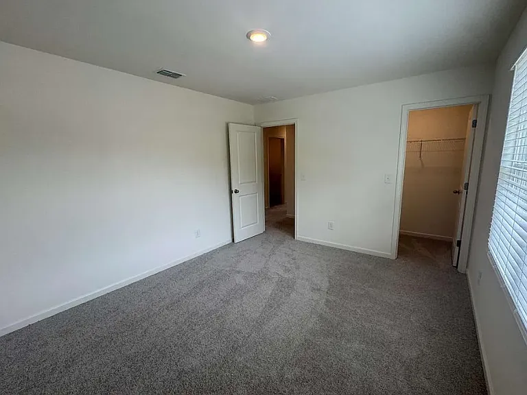 237 Silverton Dr — Photo 6