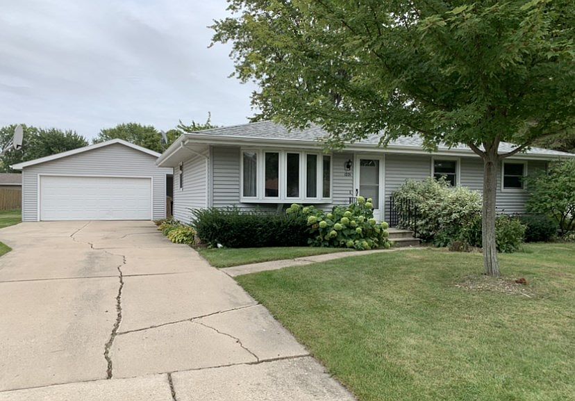 1st image of 1221 Meadowview Dr