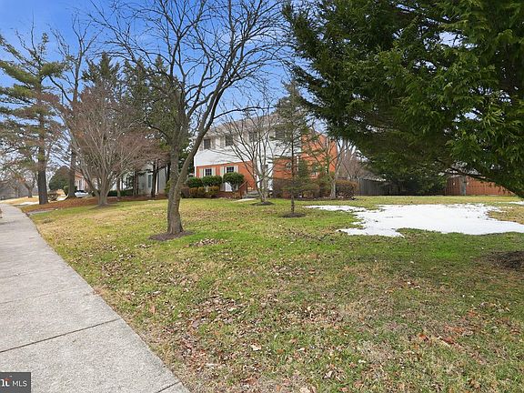 3rd image of 9901 Fernwood Rd