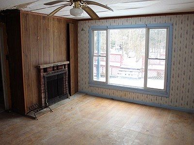 4th image of 105 N Market St
