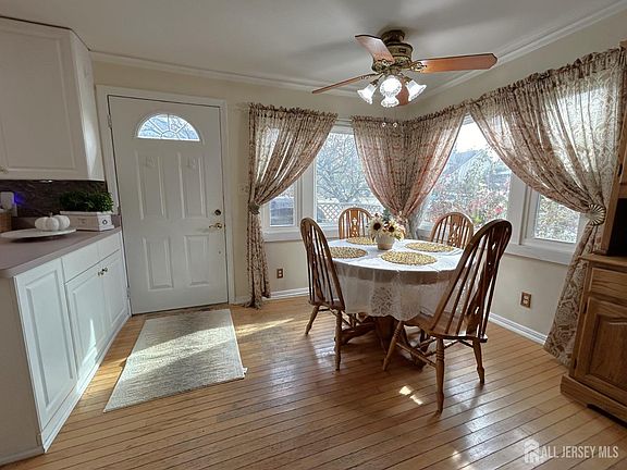 3rd image of 1515 Thomas Ave