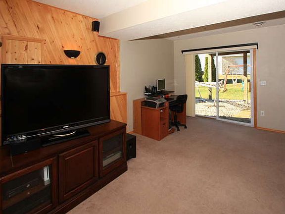 3rd image of 804 Goldfinch Dr