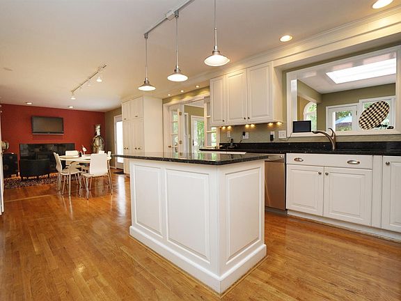 4th image of 10040 Wimbledon Ct