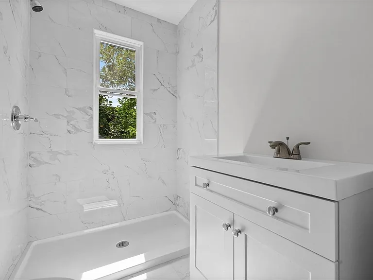 67 Romsey St #2 — Photo 12
