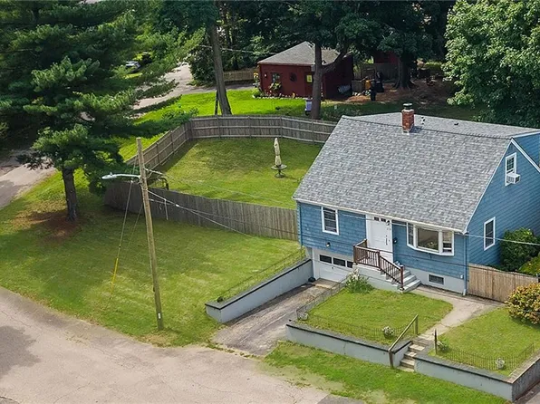 253 Arnold St, Riverside, RI 02915