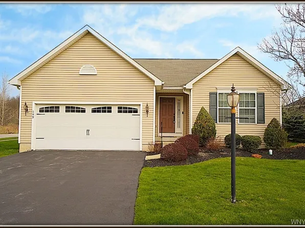 549 Riverwalk Dr, Youngstown, NY 14174