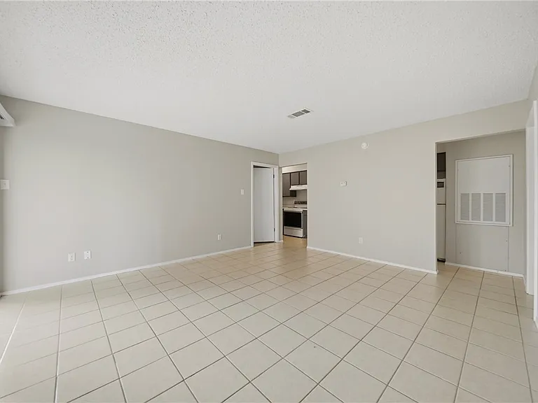 1112 Autumn Cir #D — Photo 3