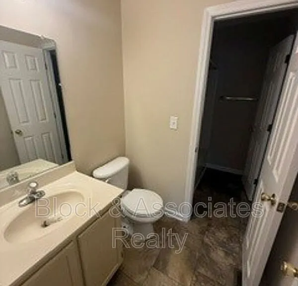 1819 Saddlewood Ct #B — Photo 6