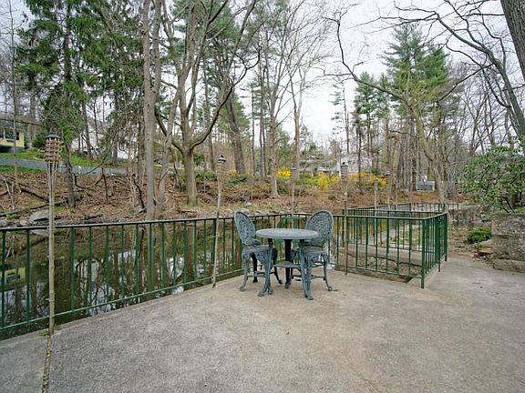 5th image of 5 McDougal Ln