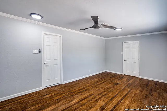 1403 N Ctr — Photo 10