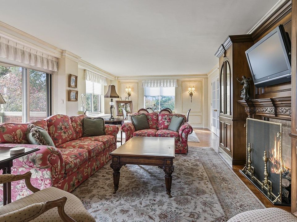 111 Cherry Valley Ave Garden City NY Zillow