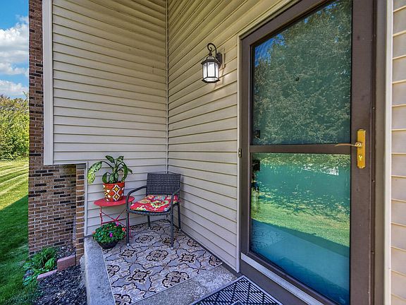 4th image of 9625 Hampshire Ln