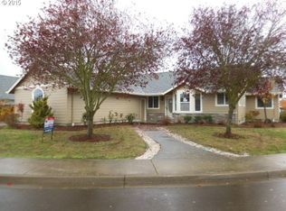 1073 Applegate Pl, Harrisburg, OR 97446