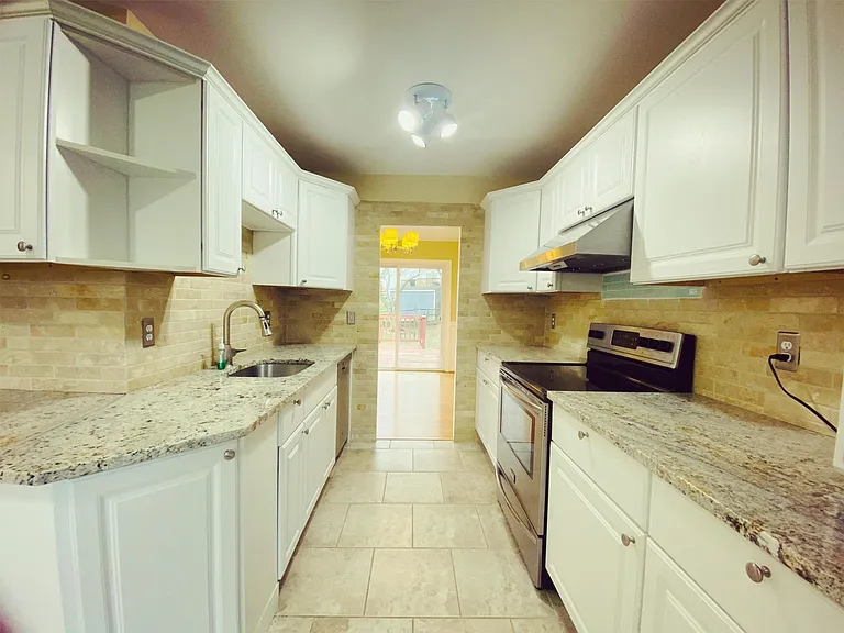 11266 Valley Bend Dr — Photo 12