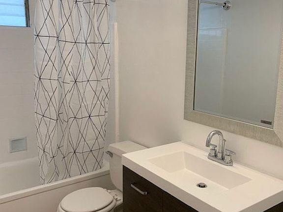 4th image of 3747 Clarington Ave APT 16