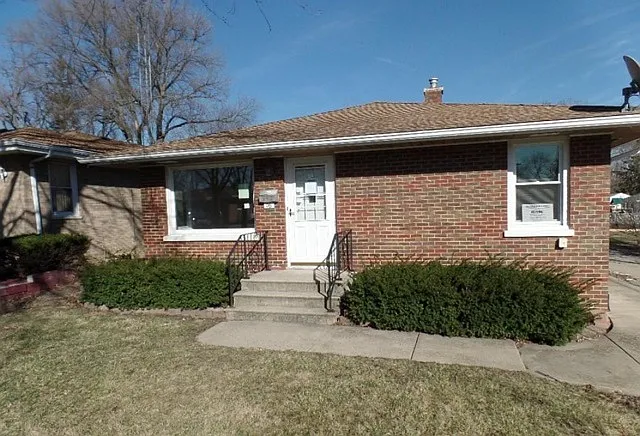 16 Dwight Ave photo 1