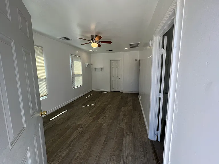 437 Oildale Dr — Photo 6